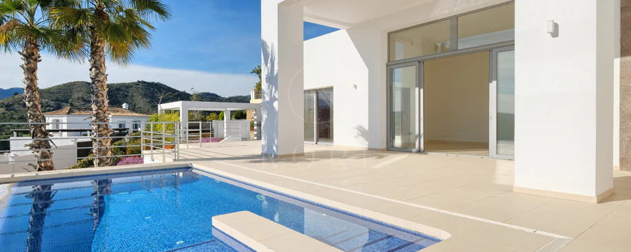 Villa de lujo de 4 dormitorios en Puerto del Capitán, Benahavís, con vistas panorámicas