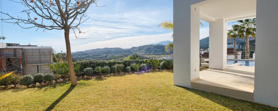 Villa de lujo de 4 dormitorios en Puerto del Capitán, Benahavís, con vistas panorámicas