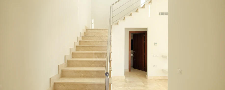 Villa de lujo de 4 dormitorios en Puerto del Capitán, Benahavís, con vistas panorámicas