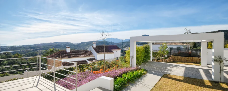 Villa de lujo de 4 dormitorios en Puerto del Capitán, Benahavís, con vistas panorámicas