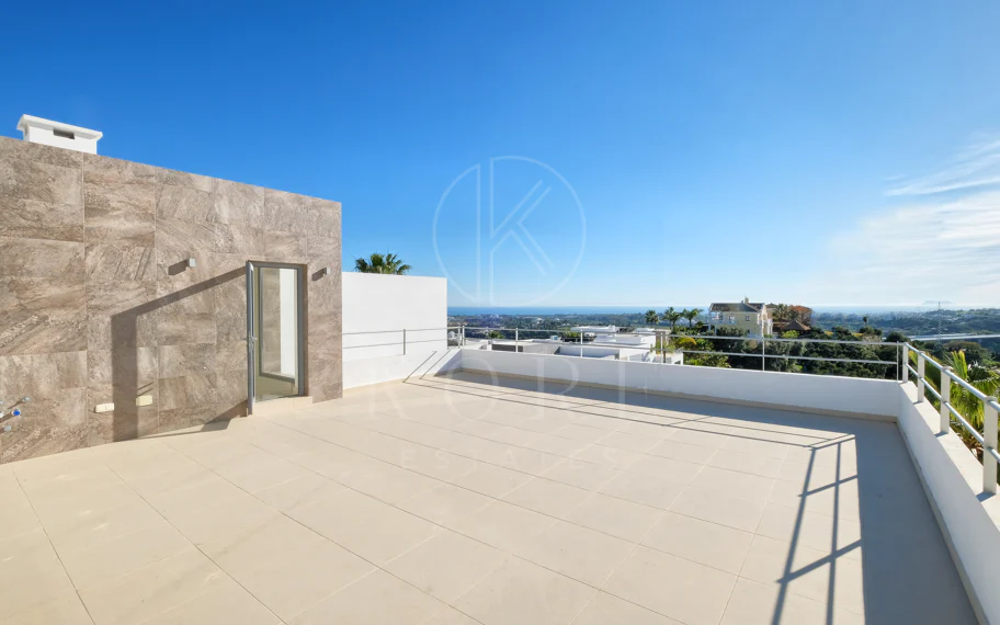 Villa de lujo de 4 dormitorios en Puerto del Capitán, Benahavís, con vistas panorámicas