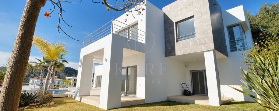 Villa de lujo de 4 dormitorios en Puerto del Capitán, Benahavís, con vistas panorámicas