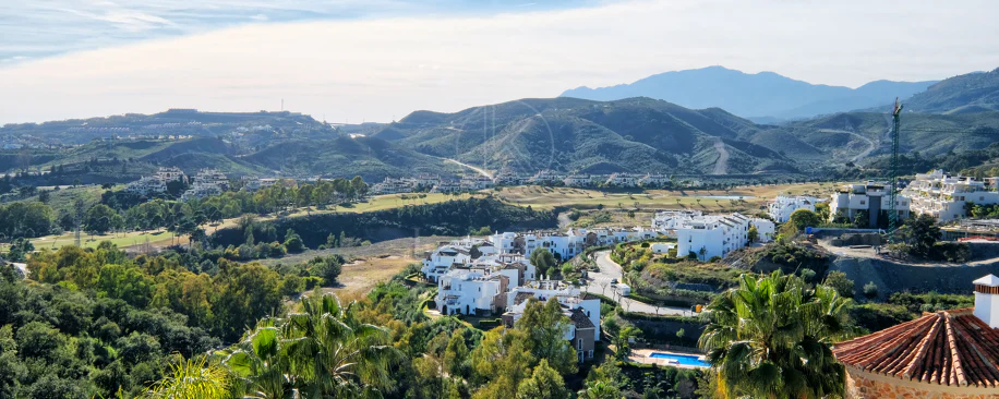Villa de lujo de 4 dormitorios en Puerto del Capitán, Benahavís, con vistas panorámicas