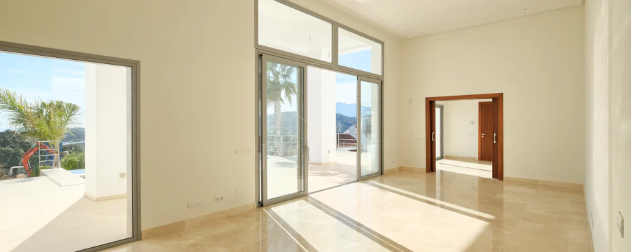 Villa de lujo de 4 dormitorios en Puerto del Capitán, Benahavís, con vistas panorámicas