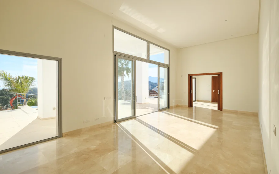 Villa de lujo de 4 dormitorios en Puerto del Capitán, Benahavís, con vistas panorámicas