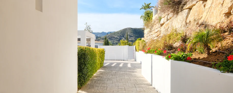 Villa de lujo de 4 dormitorios en Puerto del Capitán, Benahavís, con vistas panorámicas