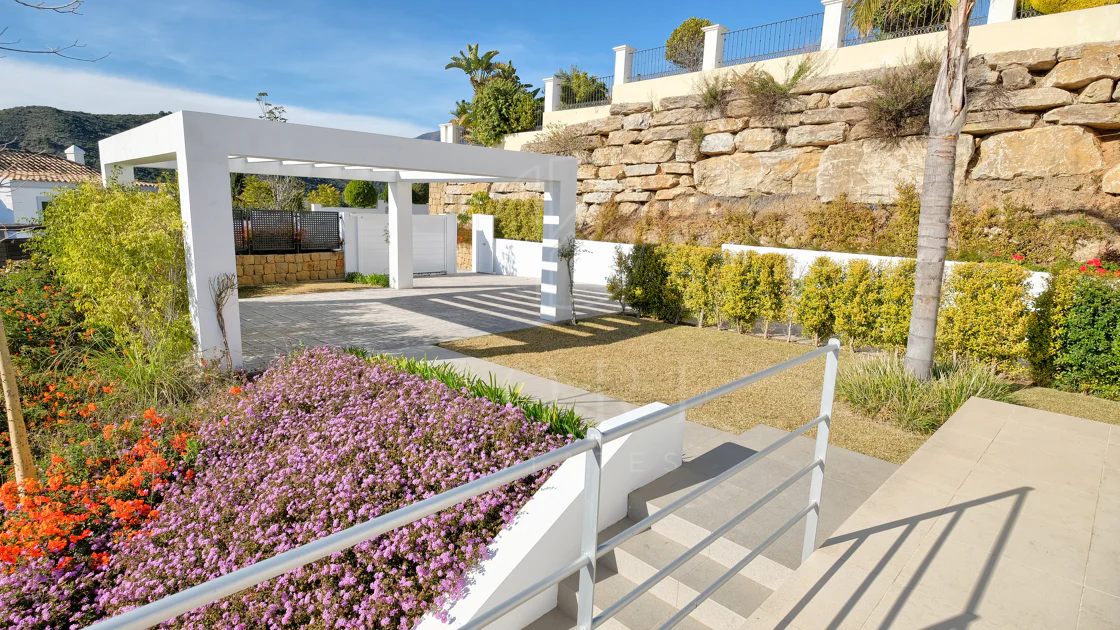 Villa de lujo de 4 dormitorios en Puerto del Capitán, Benahavís, con vistas panorámicas