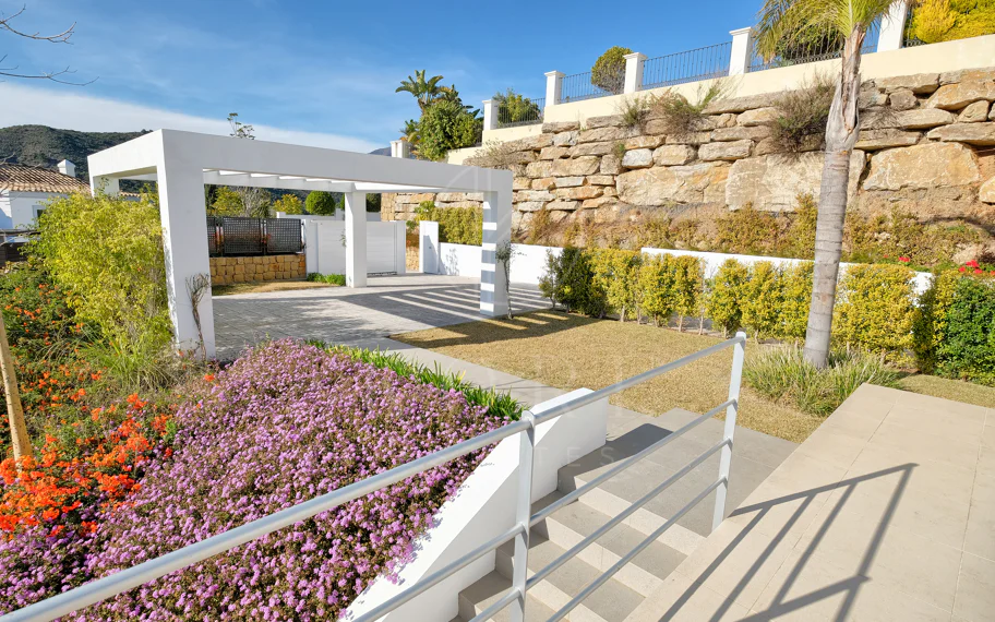 Villa de lujo de 4 dormitorios en Puerto del Capitán, Benahavís, con vistas panorámicas
