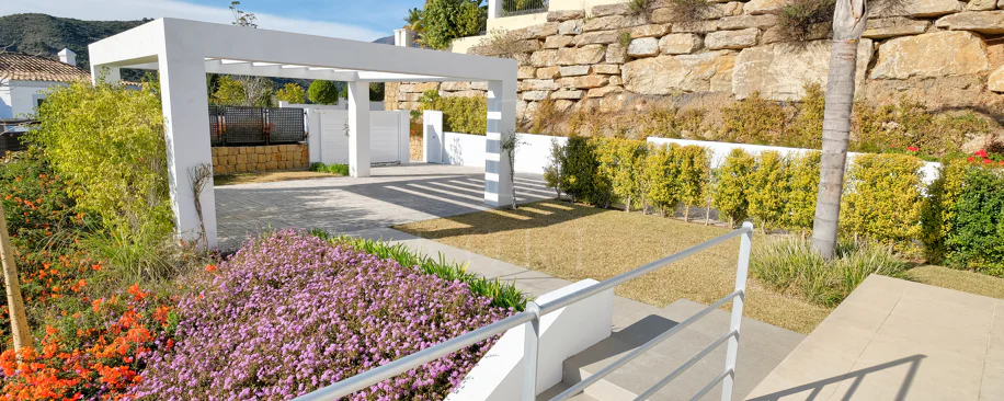 Villa de lujo de 4 dormitorios en Puerto del Capitán, Benahavís, con vistas panorámicas