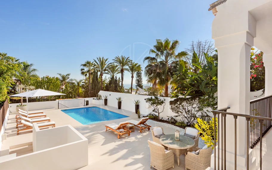 Villa Verano - Impresionante villa recientemente renovada con excelentes vistas al mar, situada en Sierra Blanca, Marbella
