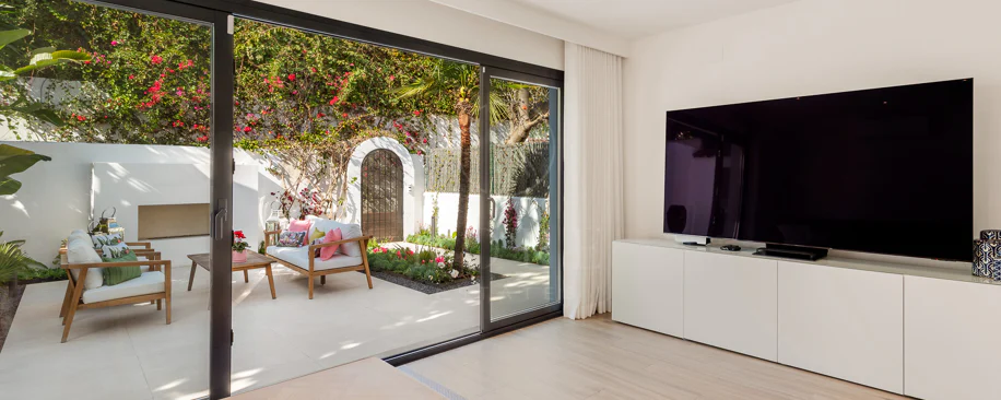 Villa Verano - Impresionante villa recientemente renovada con excelentes vistas al mar, situada en Sierra Blanca, Marbella