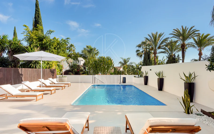 Villa Verano - Impresionante villa recientemente renovada con excelentes vistas al mar, situada en Sierra Blanca, Marbella