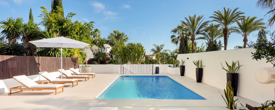 Villa Verano - Impresionante villa recientemente renovada con excelentes vistas al mar, situada en Sierra Blanca, Marbella