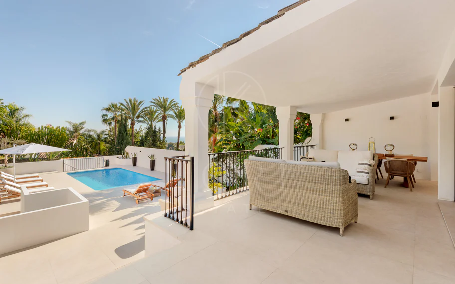 Villa Verano - Impresionante villa recientemente renovada con excelentes vistas al mar, situada en Sierra Blanca, Marbella