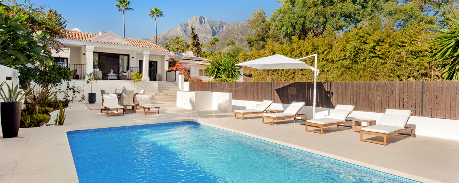 Villa Verano - Impresionante villa recientemente renovada con excelentes vistas al mar, situada en Sierra Blanca, Marbella
