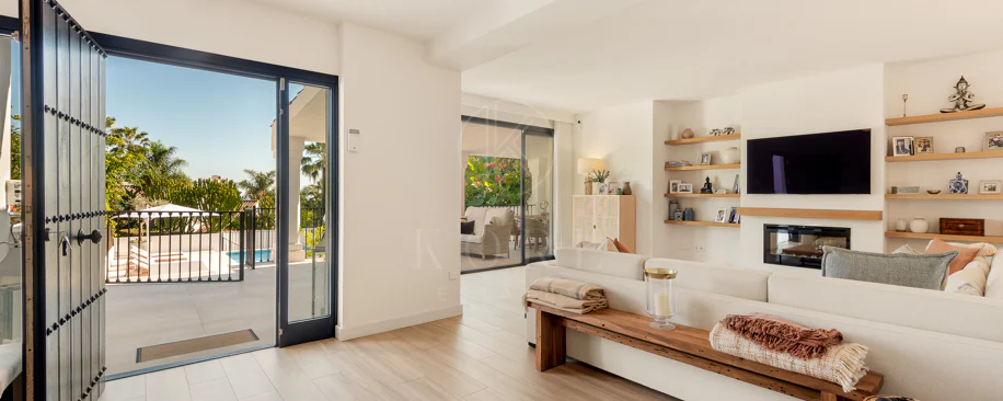 Villa Verano - Impresionante villa recientemente renovada con excelentes vistas al mar, situada en Sierra Blanca, Marbella