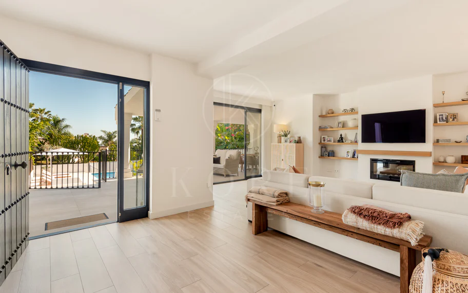 Villa Verano - Impresionante villa recientemente renovada con excelentes vistas al mar, situada en Sierra Blanca, Marbella