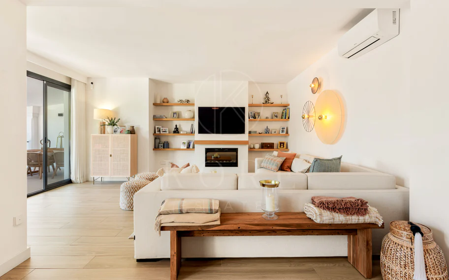Villa Verano - Impresionante villa recientemente renovada con excelentes vistas al mar, situada en Sierra Blanca, Marbella