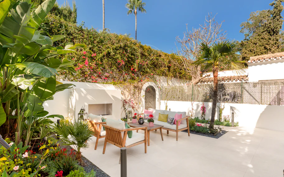 Villa Verano - Impresionante villa recientemente renovada con excelentes vistas al mar, situada en Sierra Blanca, Marbella