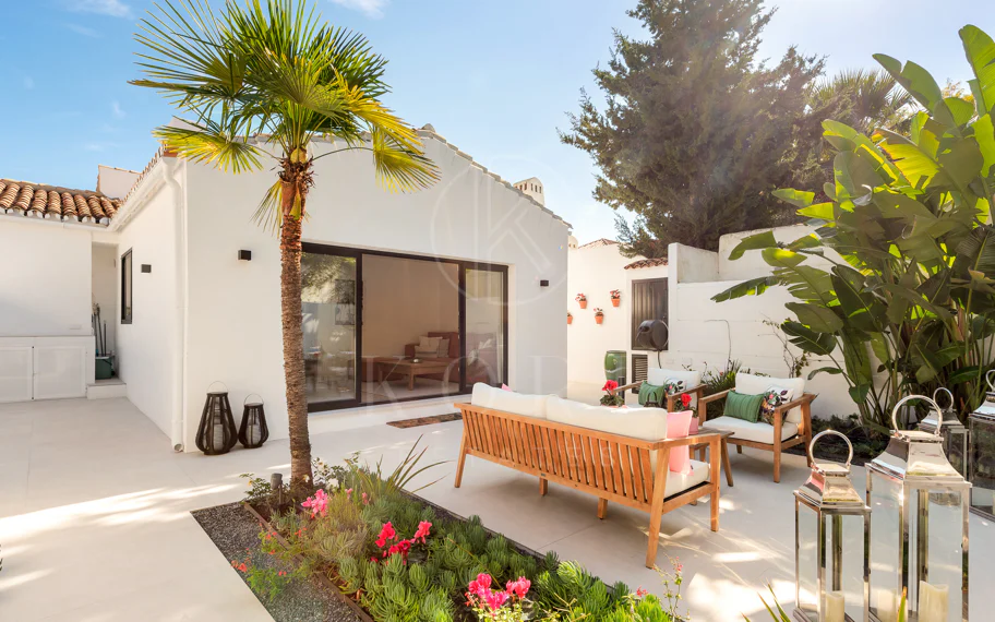 Villa Verano - Impresionante villa recientemente renovada con excelentes vistas al mar, situada en Sierra Blanca, Marbella