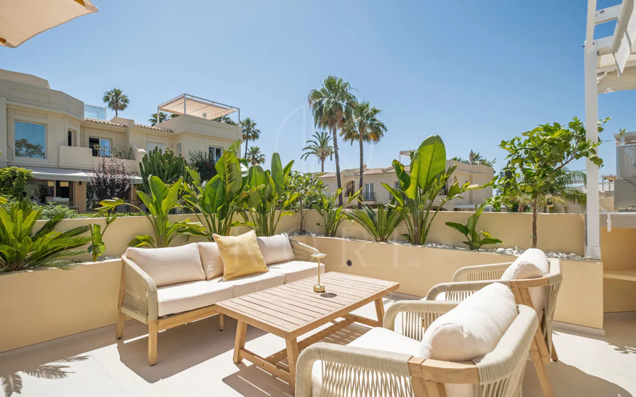 Elegante villa familiar con vistas panorámicas al golf y a la montaña en La Quinta Hills