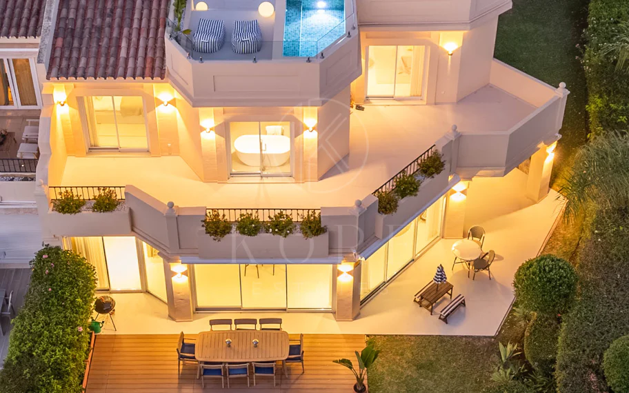 Elegante villa familiar con vistas panorámicas al golf y a la montaña en La Quinta Hills
