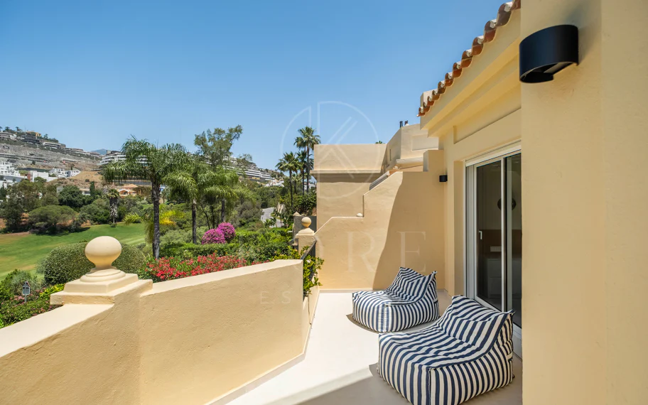 Elegante villa familiar con vistas panorámicas al golf y a la montaña en La Quinta Hills