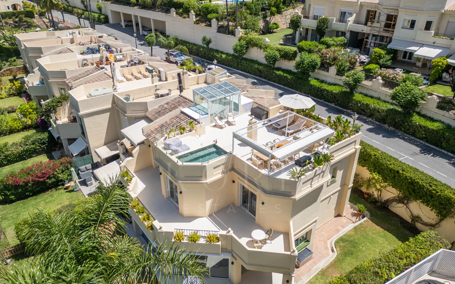 Elegante villa familiar con vistas panorámicas al golf y a la montaña en La Quinta Hills
