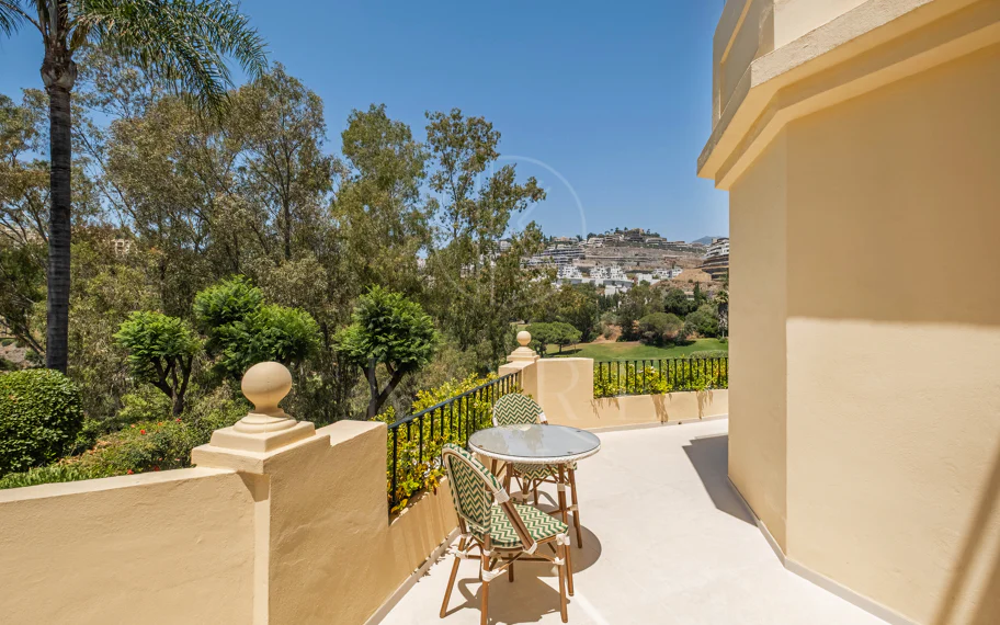Elegante villa familiar con vistas panorámicas al golf y a la montaña en La Quinta Hills