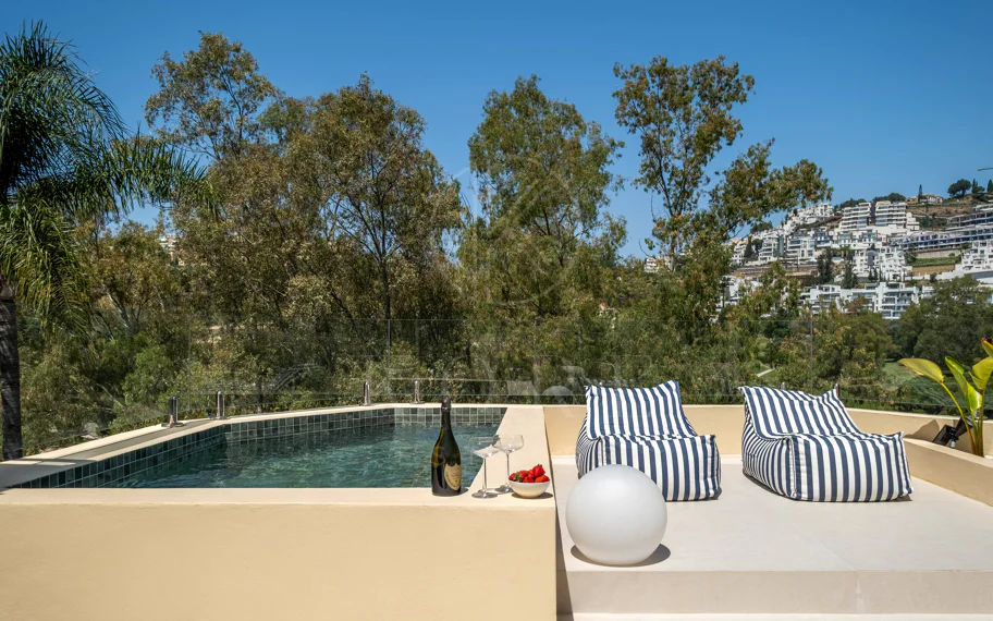 Elegante villa familiar con vistas panorámicas al golf y a la montaña en La Quinta Hills