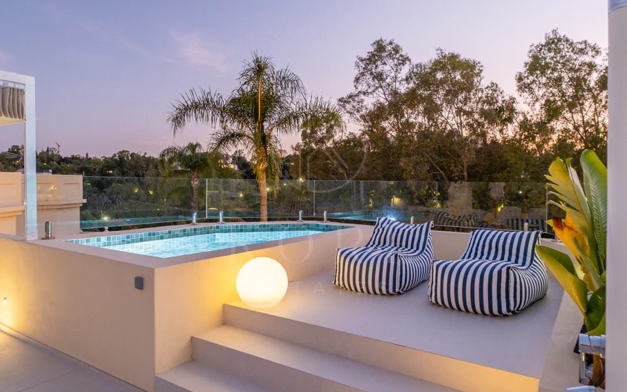 Elegante villa familiar con vistas panorámicas al golf y a la montaña en La Quinta Hills