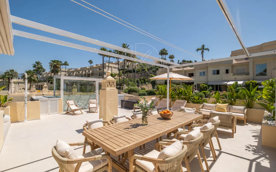 Elegante villa familiar con vistas panorámicas al golf y a la montaña en La Quinta Hills