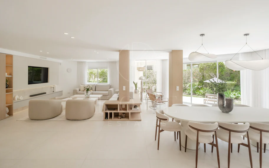 Elegante villa familiar con vistas panorámicas al golf y a la montaña en La Quinta Hills