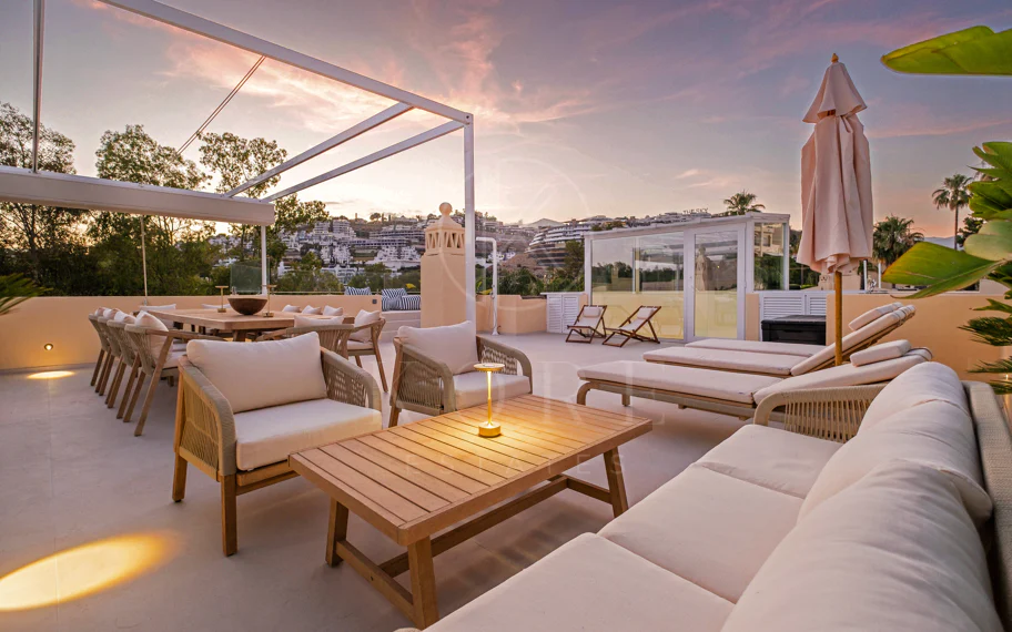 Elegante villa familiar con vistas panorámicas al golf y a la montaña en La Quinta Hills