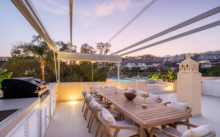 Elegante villa familiar con vistas panorámicas al golf y a la montaña en La Quinta Hills