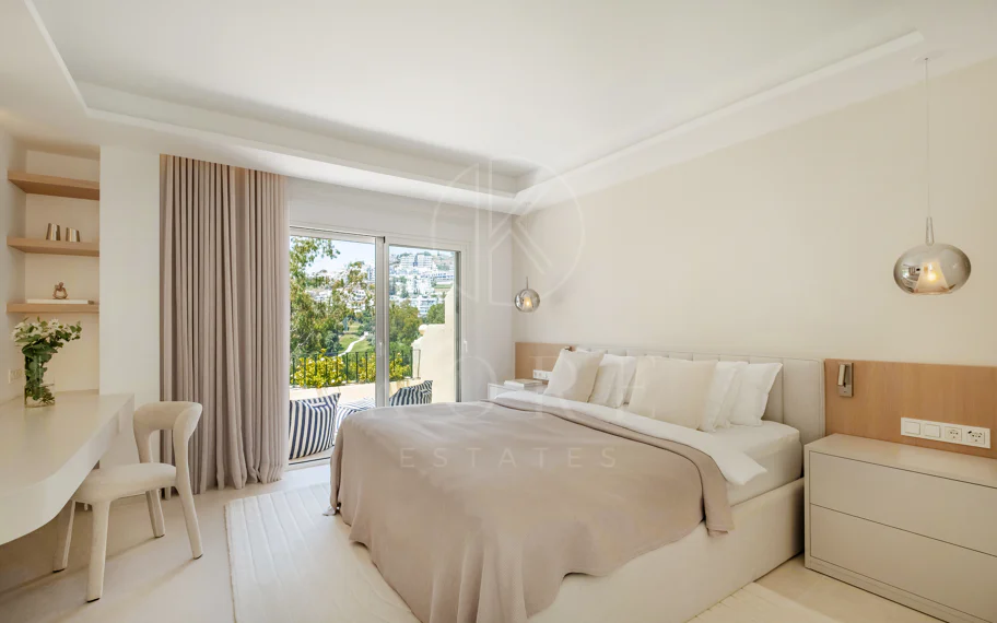 Elegante villa familiar con vistas panorámicas al golf y a la montaña en La Quinta Hills