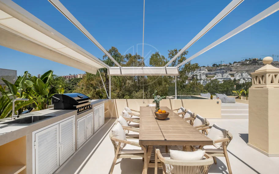 Elegante villa familiar con vistas panorámicas al golf y a la montaña en La Quinta Hills
