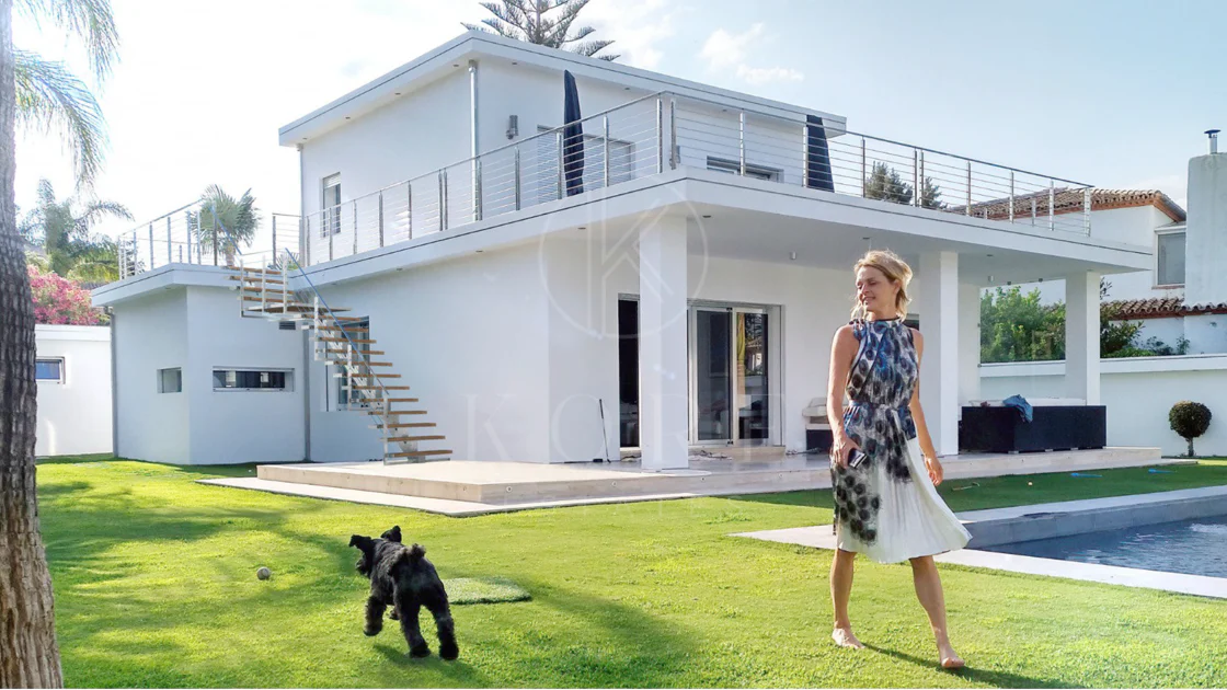 Villa de lujo de 4 dormitorios en Nueva Andalucía a poca distancia a pie de Puerto Banús