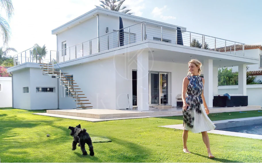 Villa de lujo de 4 dormitorios en Nueva Andalucía a poca distancia a pie de Puerto Banús