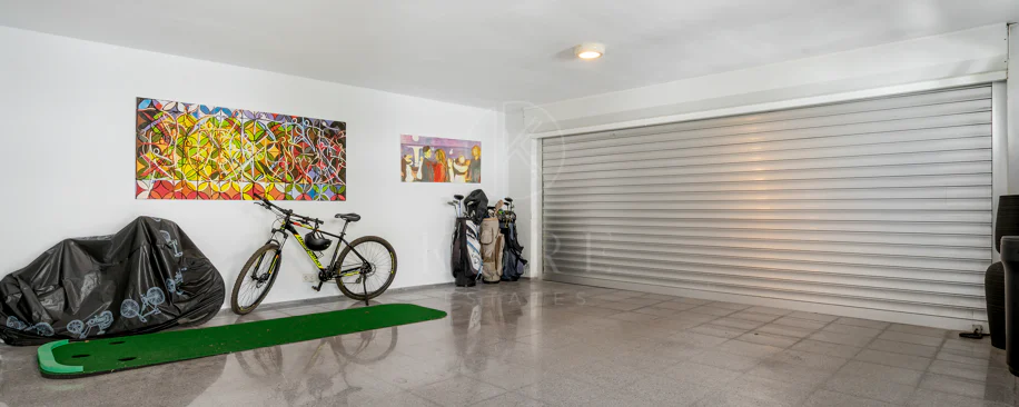 Villa de lujo de 4 dormitorios en Nueva Andalucía a poca distancia a pie de Puerto Banús