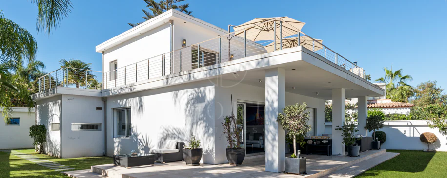 Villa de lujo de 4 dormitorios en Nueva Andalucía a poca distancia a pie de Puerto Banús