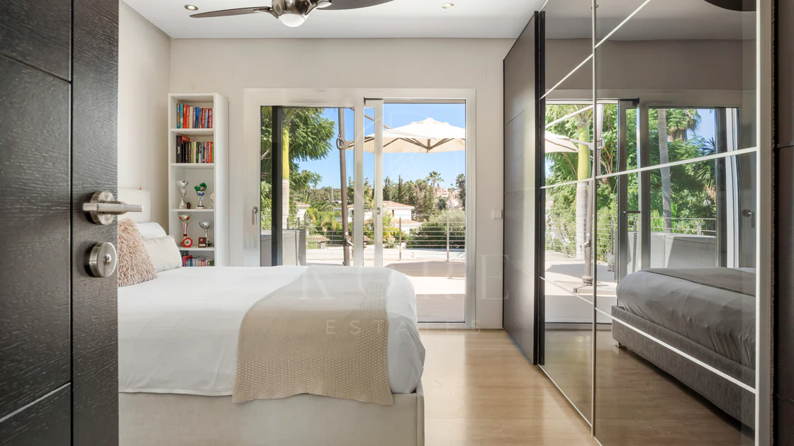 Villa de lujo de 4 dormitorios en Nueva Andalucía a poca distancia a pie de Puerto Banús