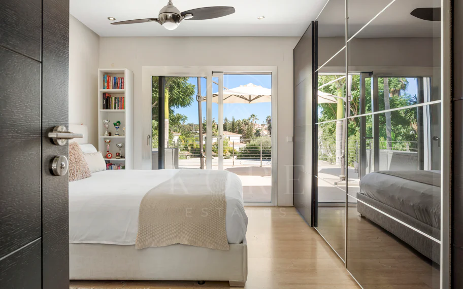 Villa de lujo de 4 dormitorios en Nueva Andalucía a poca distancia a pie de Puerto Banús
