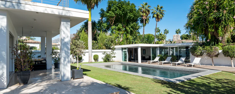 Villa de lujo de 4 dormitorios en Nueva Andalucía a poca distancia a pie de Puerto Banús