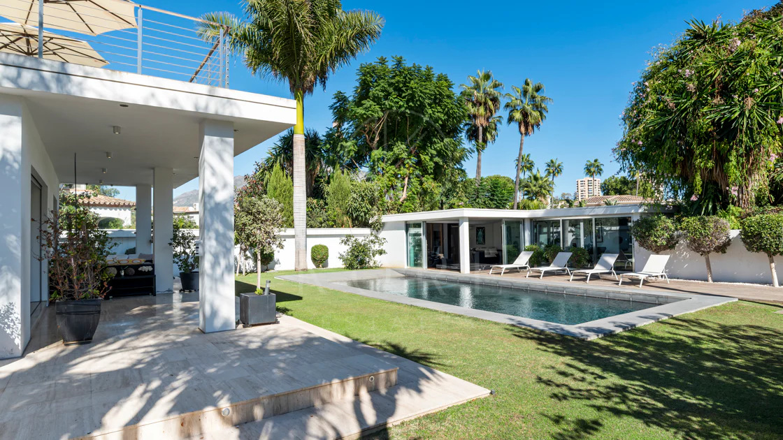 Villa de lujo de 4 dormitorios en Nueva Andalucía a poca distancia a pie de Puerto Banús