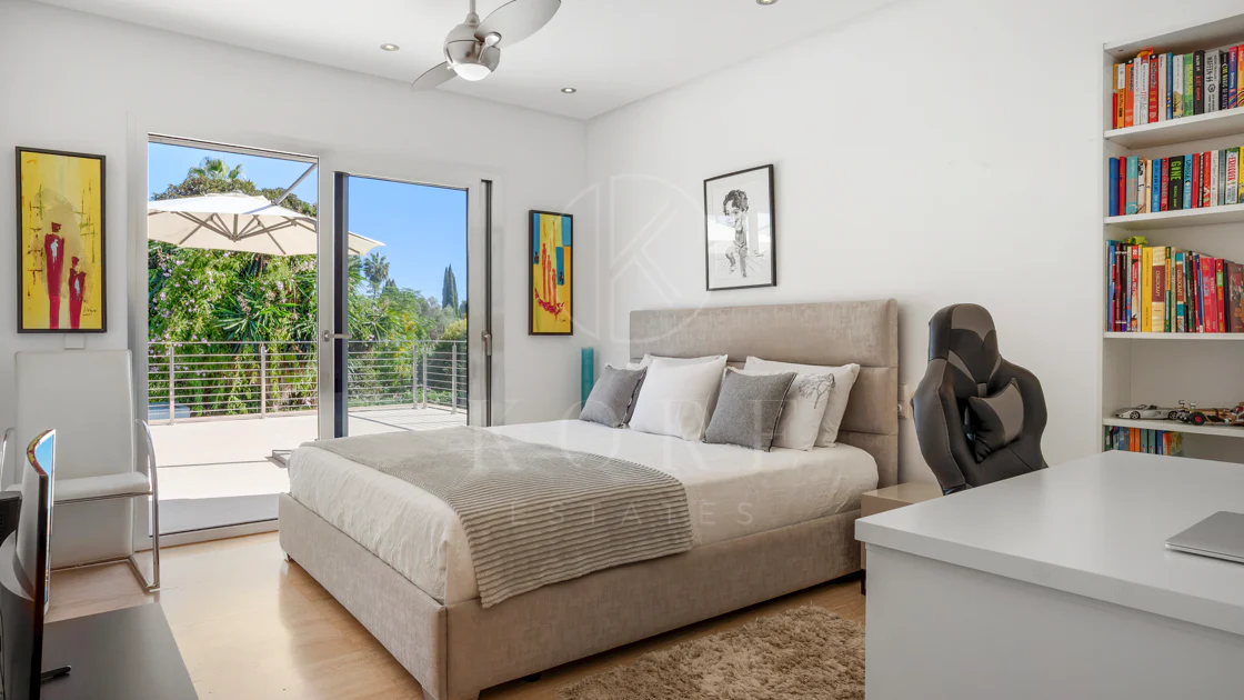Villa de lujo de 4 dormitorios en Nueva Andalucía a poca distancia a pie de Puerto Banús