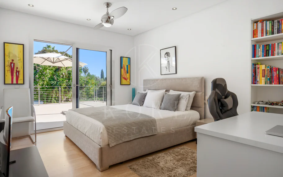 Villa de lujo de 4 dormitorios en Nueva Andalucía a poca distancia a pie de Puerto Banús