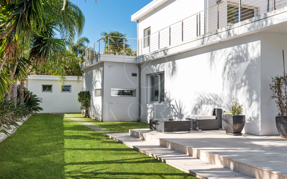 Villa de lujo de 4 dormitorios en Nueva Andalucía a poca distancia a pie de Puerto Banús