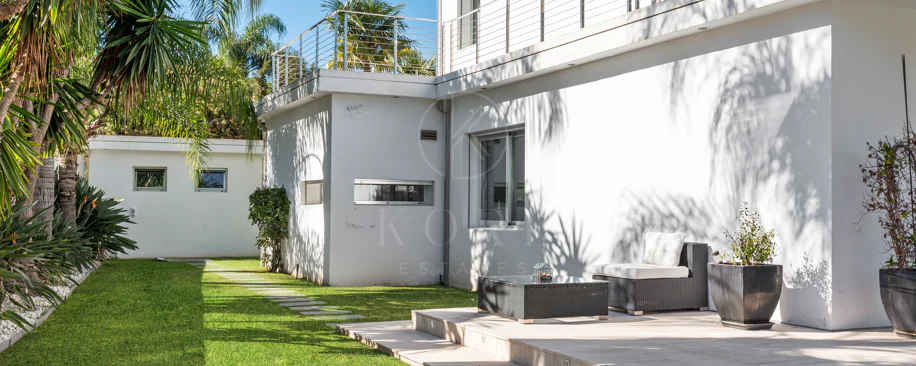 Villa de lujo de 4 dormitorios en Nueva Andalucía a poca distancia a pie de Puerto Banús