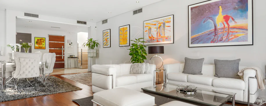 Villa de lujo de 4 dormitorios en Nueva Andalucía a poca distancia a pie de Puerto Banús